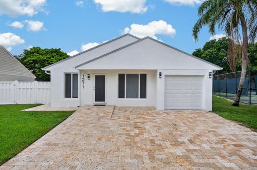 1271 Sw 85th Ter, Pembroke Pines, FL, 33025-3395 | Card Image