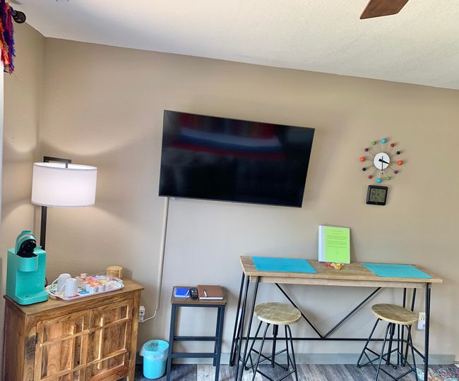 Dining/Coffee Bar | Image 10