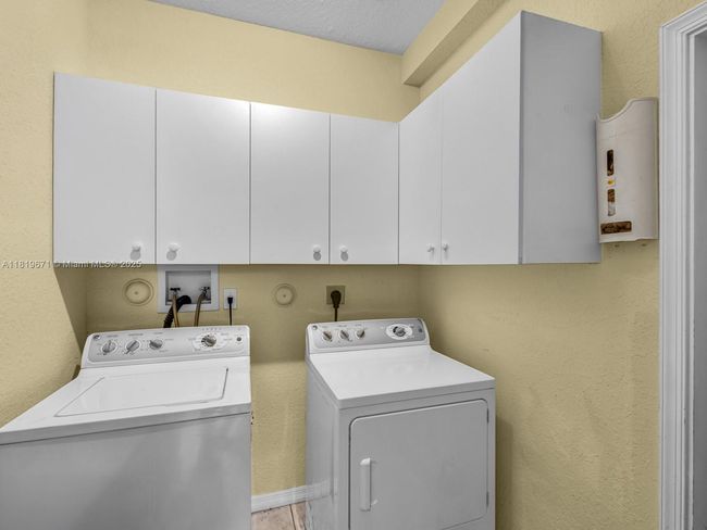 4209 Pinewood Ln, House other with 5 bedrooms, 4 bathrooms and null parking in Weston FL | Image 26