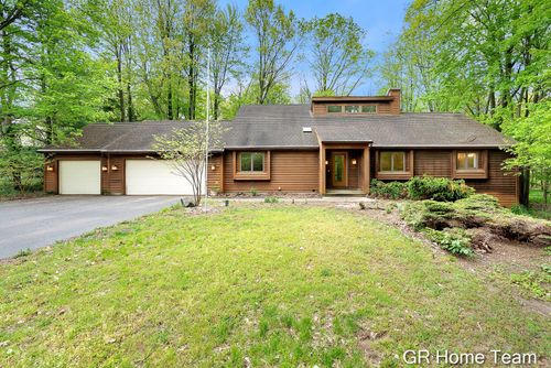 16296 Red Pine Ct, Holland, MI, 49424-5614 | Card Image