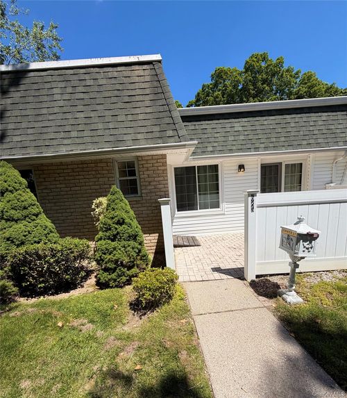 685 Blue Ridge Dr, Medford, NY, 11763-1213 | Card Image