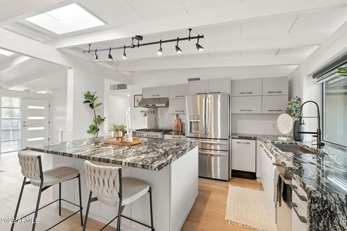 5809 N 10th Pl, Phoenix, AZ, 85014-2211 | Card Image