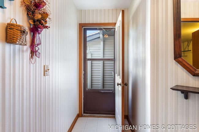 19-web-or-mls-907-creekridge-dr | Image 4