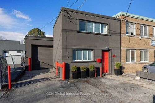980 Roselawn Ave, York, ON, M6B1C1 | Card Image