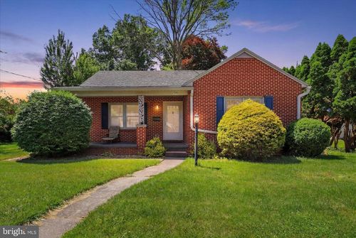 439 S 8th St, CHAMBERSBURG, PA, 17201-2757 | Card Image