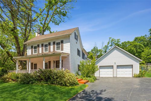 124 Willow Tree Rd, Monsey, NY, 10952-1122 | Card Image