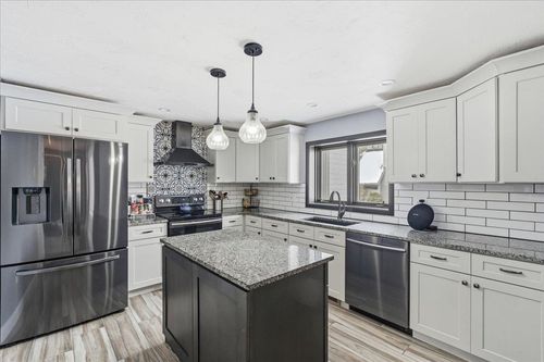75-5 Tsienneto Road, Derry, NH, 03038 | Card Image