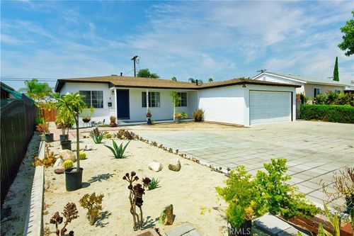8831 Stansbury Ave, Panorama City, CA, 91402-2530 | Card Image