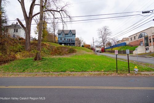 17 Abruyn St, Kingston, NY, 12401-5601 | Card Image