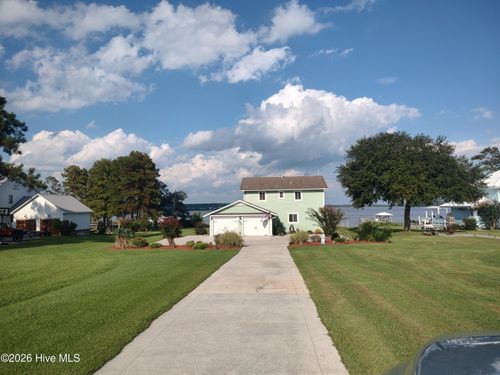 224 River Reach Dr, Swansboro, NC, 28584-9121 | Card Image