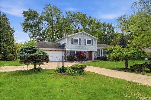 4168 Mccandlish Rd, Grand Blanc, MI, 48439-1802 | Card Image