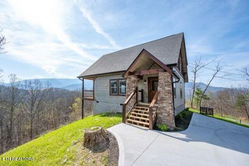 719 Upper Windsor Way, Gatlinburg, TN, 37738-6388 | Card Image
