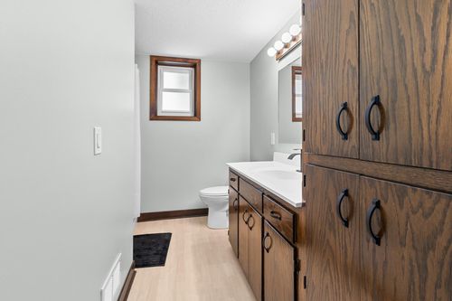 713 Marie Ave W, Mendota Heights, MN, 55118-3707 | Card Image