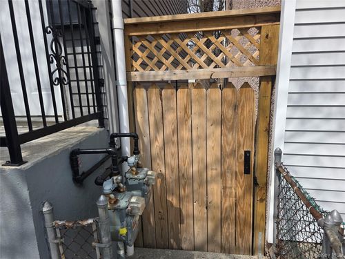 a-42 Hasbrouck St, Newburgh, NY, 12550-5401 | Card Image