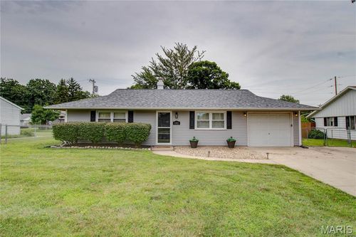 102 Saint Joseph Dr, Godfrey, IL, 62035-2109 | Card Image