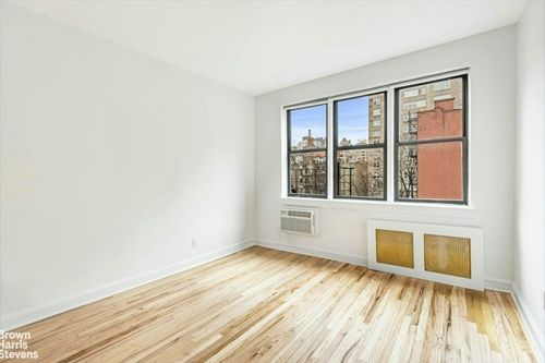 4g-405 E 82nd St, New York, NY, 10028-6045 | Card Image