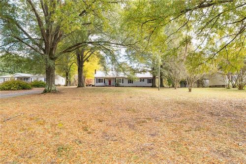 3281 Vance Street Ext, Reidsville, NC, 27320-8869 | Card Image