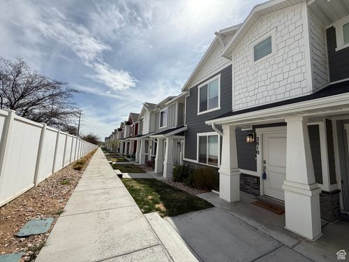 2810 N Fighting Falcon St, Layton, UT, 84040-5783 | Card Image