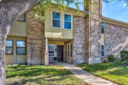 531 Towne House Ln, Richardson, TX, 75081-3529 | Card Image