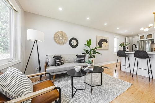 2016 Barton St E, Hamilton, ON, L8H2Y8 | Card Image