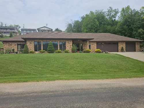 1326 Lakeshore Dr, Brooklyn, IA, 52211-9545 | Card Image