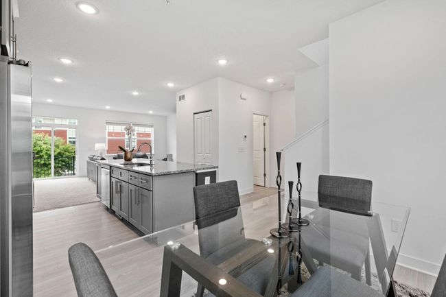3141 Clover Ridge Dr, Townhouse with 3 bedrooms, 3 bathrooms and null parking in Chaska MN | Image 6