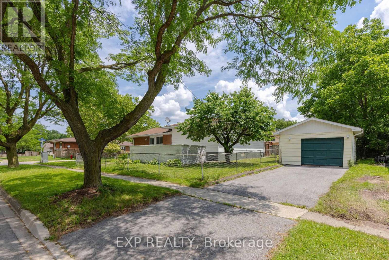 Residential in Niagara Falls (Arad/Fallsview) 5