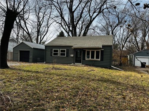 8416 Greenwood Rd, Raytown, MO, 64138-3051 | Card Image
