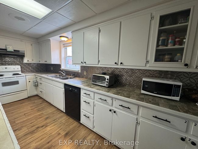612 Romaine St, House other with 10 bedrooms, 5 bathrooms and 4 parking in Peterborough ON | Image 6