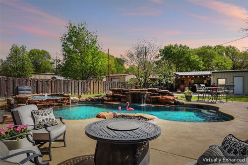 908 N Maple St, Muenster, TX, 76252-2237 | Card Image