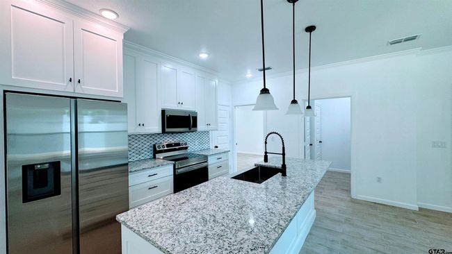 20428 High Point Dr, House other with 3 bedrooms, 2 bathrooms and null parking in Flint TX | Image 5