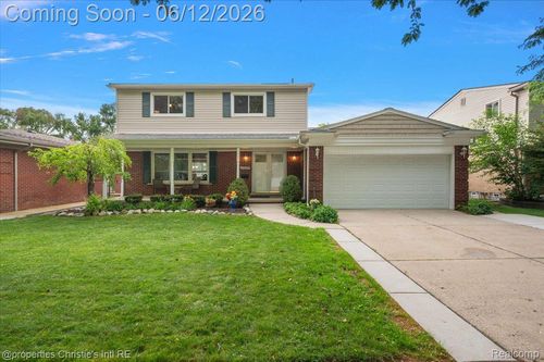 23237 Robert John St, Saint Clair Shores, MI, 48080-2608 | Card Image