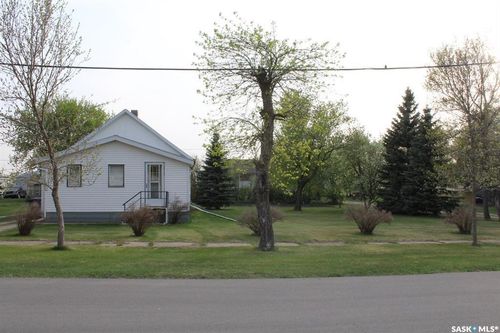 110 7th St, Alameda, SK, S0C0A0 | Card Image