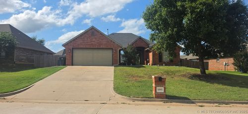 10915 Blue Sky Drive, Midwest City, OK, 73130 | Card Image