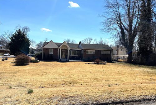 38 Hilltop Ln, Wheatley Heights, NY, 11798-1304 | Card Image