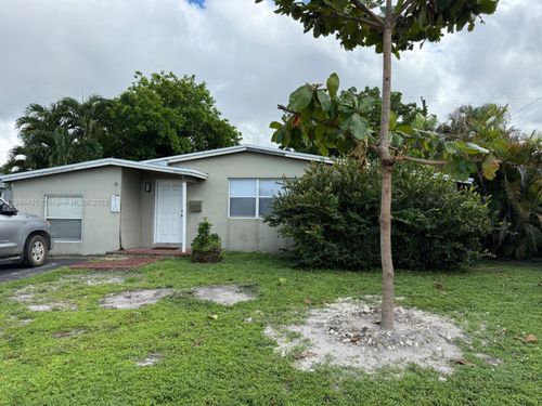830 Ne 58th Ct, Oakland Park, FL, 33334-3502 | Card Image