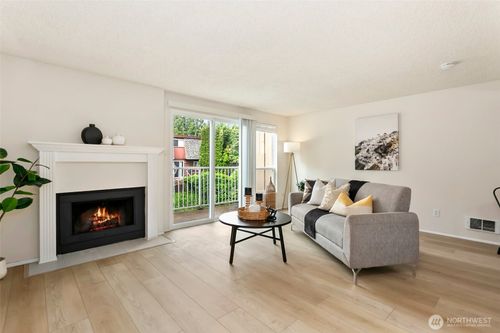 apt-b3-18526 52nd Ave W, Lynnwood, WA, 98037-4542 | Card Image