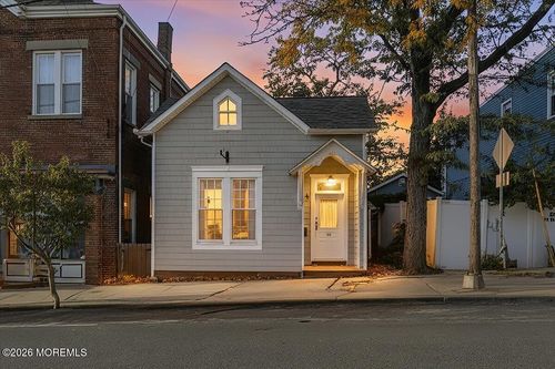 55 E Front St, Keyport, NJ, 07735-1524 | Card Image