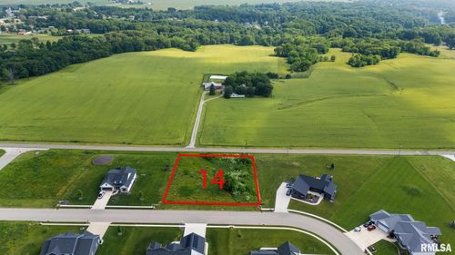 210 Apache Way, Groveland, IL, 61535-9404 | Card Image