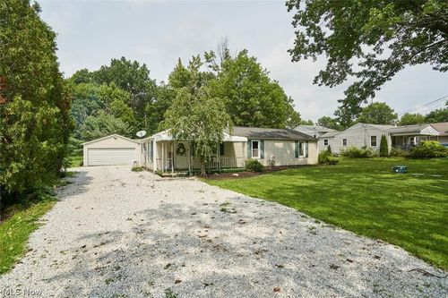 3305 Klages Blvd, Tallmadge, OH, 44278-3367 | Card Image
