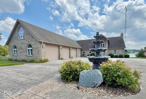 1085 E North Shore Dr, Brownstown, IN, 47220-9604 | Card Image