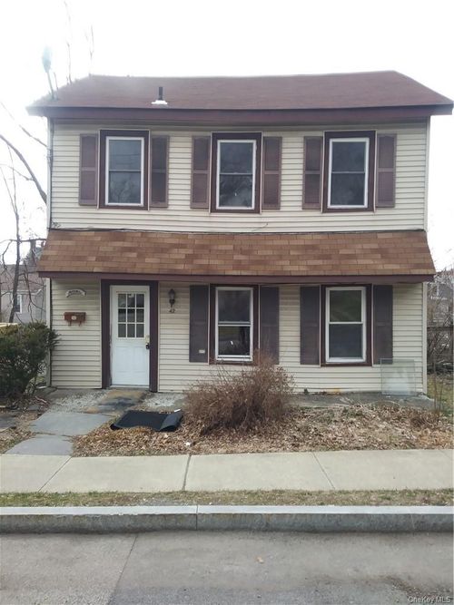 42 Maple St, Walden, NY, 12586-1814 | Card Image