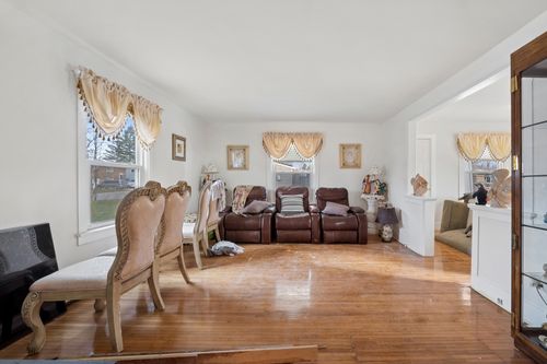 9 Center Rd, Streamwood, IL, 60107-1204 | Card Image