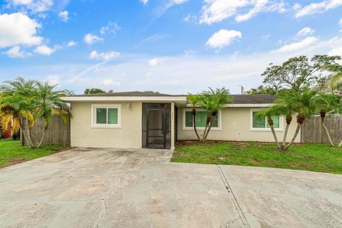 573 Se Floresta Dr, Port St Lucie, FL, 34983-2240 | Card Image