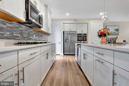 8353 Amber Beacon Cir, MILLERSVILLE, MD, 21108-2049 | Card Image