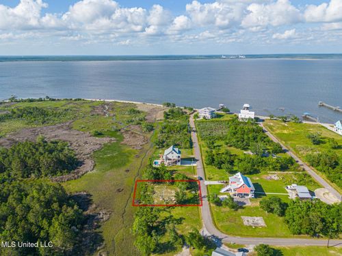 111 Pine Tree Rd, Bay Saint Louis, MS, 39520-2135 | Card Image