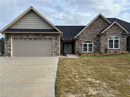 123 Greystone Ln, Mount Airy, NC, 27030-4376 | Card Image