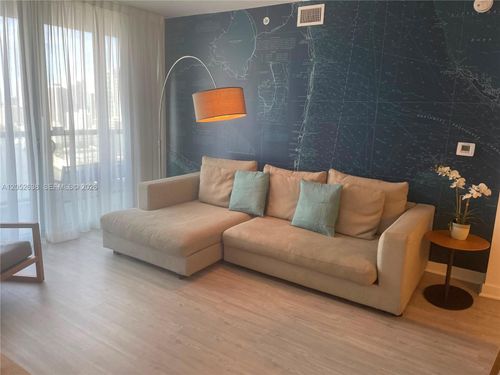 r2404-2602 E Hallandale Beach Blvd, Hallandale Beach, FL, 33009-4819 | Card Image