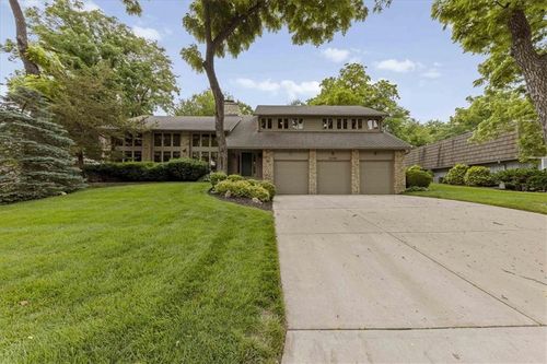 12503 Overbrook Rd, Leawood, KS, 66209-1435 | Card Image