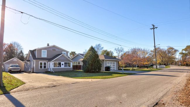 246 Lagoon Beach Dr, House other with 3 bedrooms, 2 bathrooms and null parking in Bay City MI | Image 5